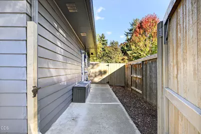 349 Lindero, Medford, OR 97504 - Photo 39