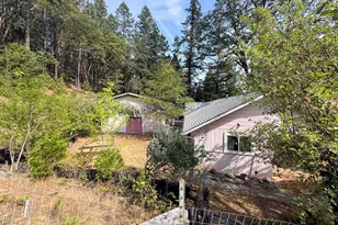 5010 Griffin Creek Rd, Medford, OR 97501 - Photo 11