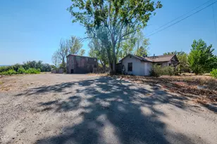 [Address not provided], Medford, OR 97501 - Photo 3