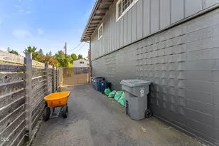 712 NW Savage St, Grants Pass, OR 97526 - Photo 33