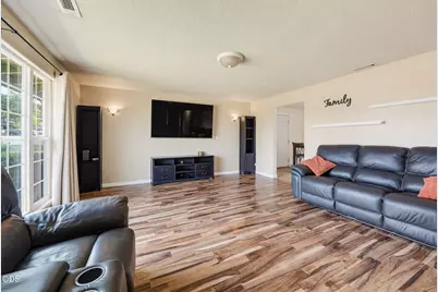 208 Kings Way, Central Point, OR 97502 - Photo 9