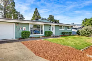 208 Kings Way, Central Point, OR 97502 - Photo 5