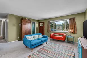 705 SW Belmont Ln, Madras, OR 97741 - Photo 3