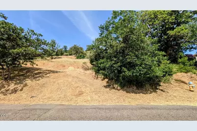 814 Mesa Drive, Eagle Point, OR 97524 - Photo 9