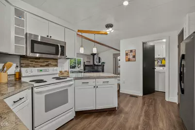 54761 Pinewood Avenue, Bend, OR 97707 - Photo 13