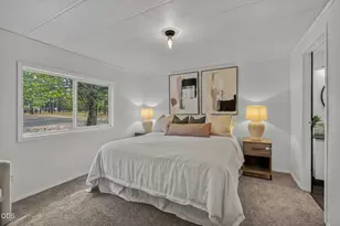 54761 Pinewood Ave, Bend, OR 97707 - Photo 17