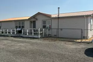 785 NE Dogwood Ln, Madras, OR 97741 - Photo 1