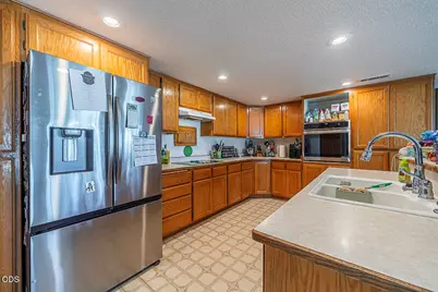 2954 Farmington Avenue, Medford, OR 97504 - Photo 9