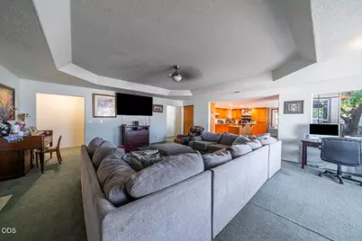 2954 Farmington Avenue, Medford, OR 97504 - Photo 3