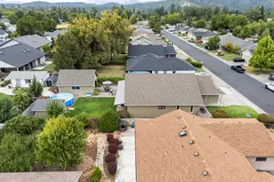 854 Delsie Dr, Grants Pass, OR 97527 - Photo 35