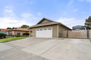 854 Delsie Dr, Grants Pass, OR 97527 - Photo 3