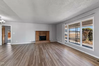 1031 Dillon Way, Central Point, OR 97502 - Photo 3
