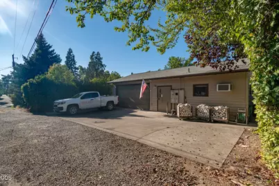 1108 E Jackson Street, Medford, OR 97504 - Photo 17