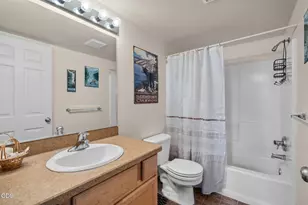 56860 Enterprise Dr, Sunriver, OR 97707 - Photo 17
