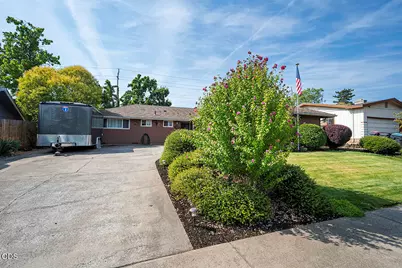1872 Hybiscus Street, Medford, OR 97504 - Photo 3