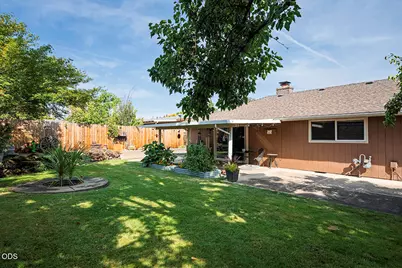 1872 Hybiscus Street, Medford, OR 97504 - Photo 35