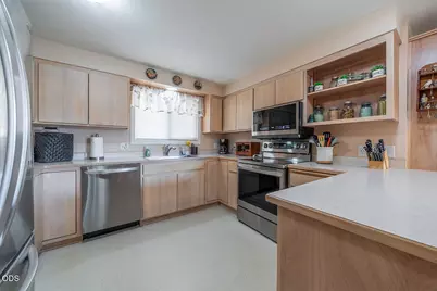 1872 Hybiscus Street, Medford, OR 97504 - Photo 15