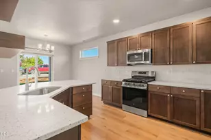 3687 Luchu St, Medford, OR 97504 - Photo 9