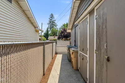 1310 SE Perry Street, Grants Pass, OR 97526 - Photo 29