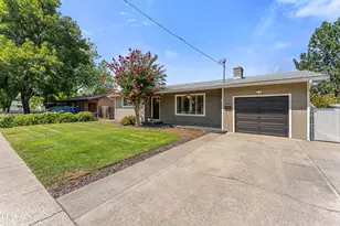 1310 SE Perry St, Grants Pass, OR 97526 - Photo 1