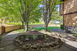 55 Pompadour Dr, Ashland, OR 97520 - Photo 11