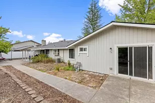 1000 La Loma Dr, Medford, OR 97504 - Photo 5