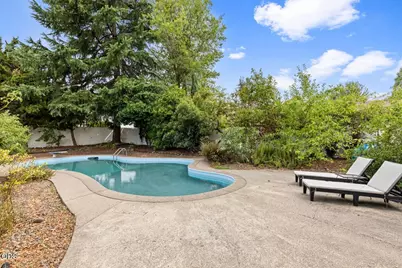 1000 La Loma Drive, Medford, OR 97504 - Photo 33