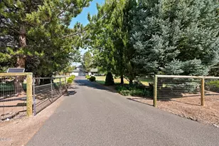16932 Ponderosa Cascade Dr, Bend, OR 97703 - Photo 43