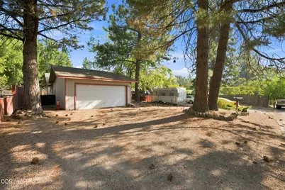 828 NW Florida Avenue, Bend, OR 97703 - Photo 3