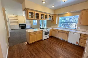 3223 Parkview Ct, Medford, OR 97504 - Photo 3