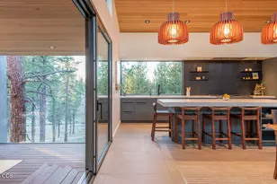 61865 Hosmer Lake Dr, Bend, OR 97702 - Photo 9
