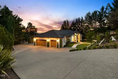 1553 Devonshire Place, Medford, OR 97504 - Photo 5