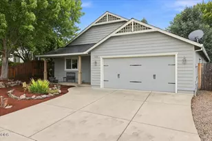 613 Nottingham Terrace, Eagle Point, OR 97524 - Photo 3