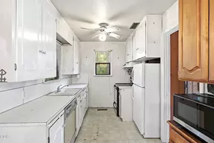 1434 NW Hawthorne Ave, Grants Pass, OR 97526 - Photo 17