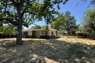 415 NW Locust St, Prineville, OR 97754 - Photo 3