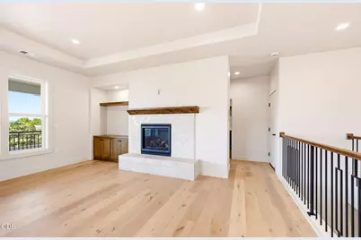 5609 Fallbrook Lane, Medford, OR 97504 - Photo 9