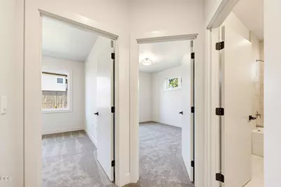 5609 Fallbrook Lane, Medford, OR 97504 - Photo 47