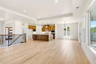 5609 Fallbrook Ln, Medford, OR 97504 - Photo 11