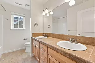 2526 NW Awbrey Rd, Bend, OR 97703 - Photo 23