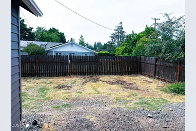 1231 NE A Street, Grants Pass, OR 97526 - Photo 23