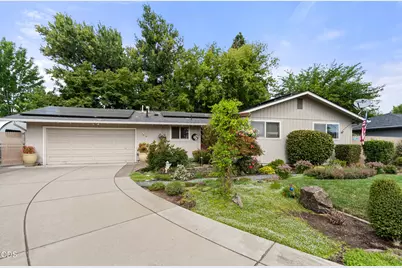 95 Donna Way, Central Point, OR 97502 - Photo 1