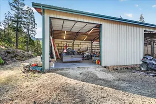10001 E Antelope Rd, Eagle Point, OR 97524 - Photo 21