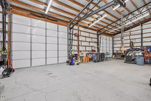 10001 E Antelope Rd, Eagle Point, OR 97524 - Photo 23