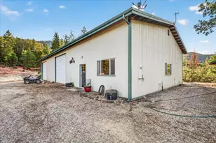10001 E Antelope Rd, Eagle Point, OR 97524 - Photo 35