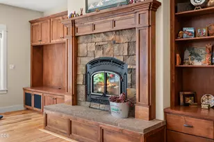803 Buck Point St, Central Point, OR 97502 - Photo 9