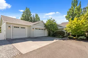 803 Buck Point St, Central Point, OR 97502 - Photo 1