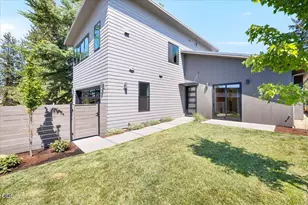 619 Elkader St, Ashland, OR 97520 - Photo 53