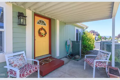 1289 Nadia Way, Central Point, OR 97502 - Photo 3