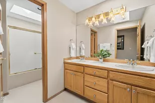 17900 Red Cedar Ln, Sunriver, OR 97707 - Photo 13