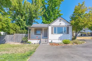 2072 NE Fairview Ave, Grants Pass, OR 97526 - Photo 3